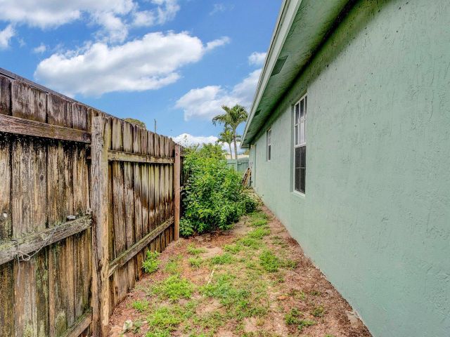 Home for sale at 339 NW 5th Avenue - photo 6058353