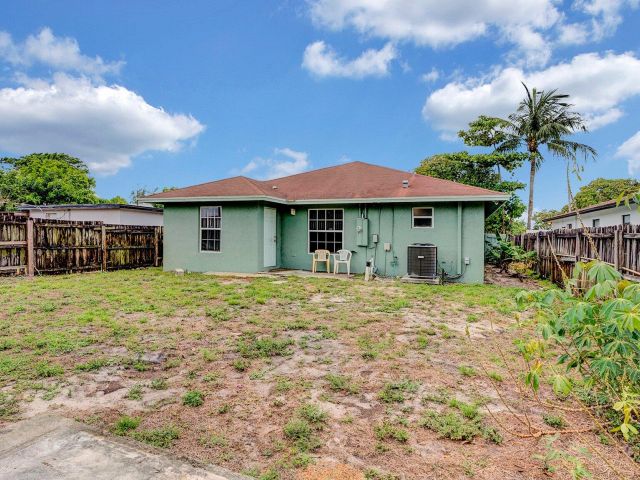 Home for sale at 339 NW 5th Avenue - photo 6058355