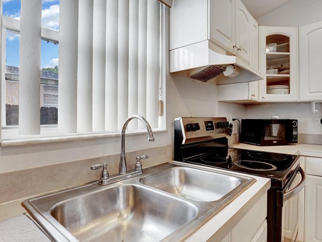 Home for sale at 339 NW 5th Avenue - photo 6058359