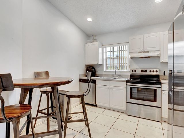 Home for sale at 339 NW 5th Avenue - photo 6058363