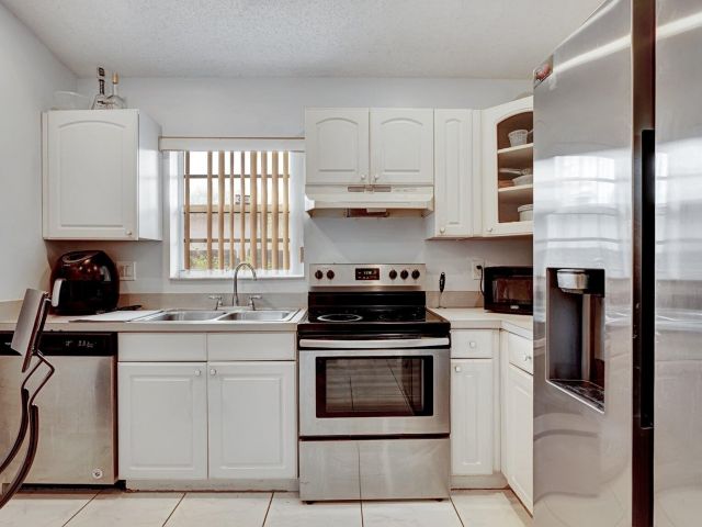 Home for sale at 339 NW 5th Avenue - photo 6058364