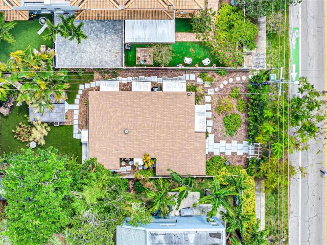 Home for sale at 1009 NE 6th St - photo 6051092