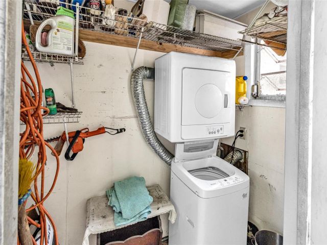 Home for sale at 1009 NE 6th St - photo 6051093