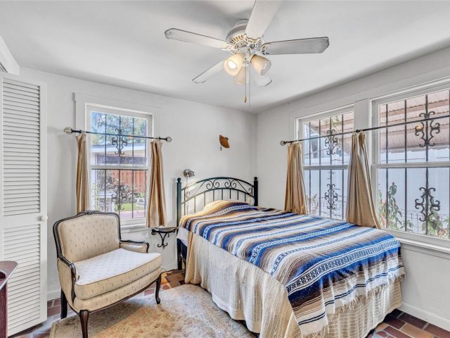 Home for sale at 1009 NE 6th St - photo 6051098