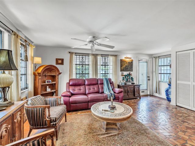 Home for sale at 1009 NE 6th St - photo 6051103