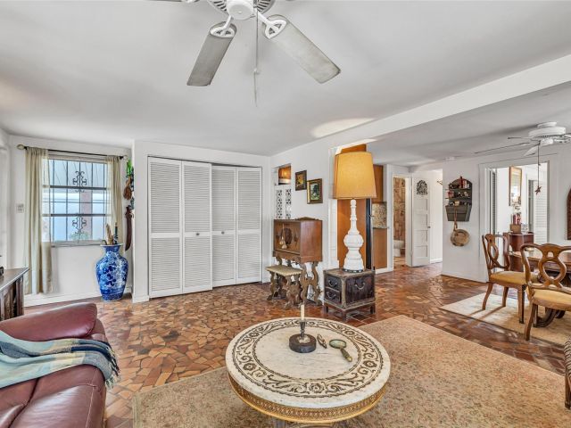 Home for sale at 1009 NE 6th St - photo 6051104