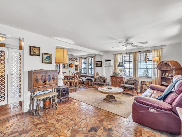 Home for sale at 1009 NE 6th St - photo 6051106