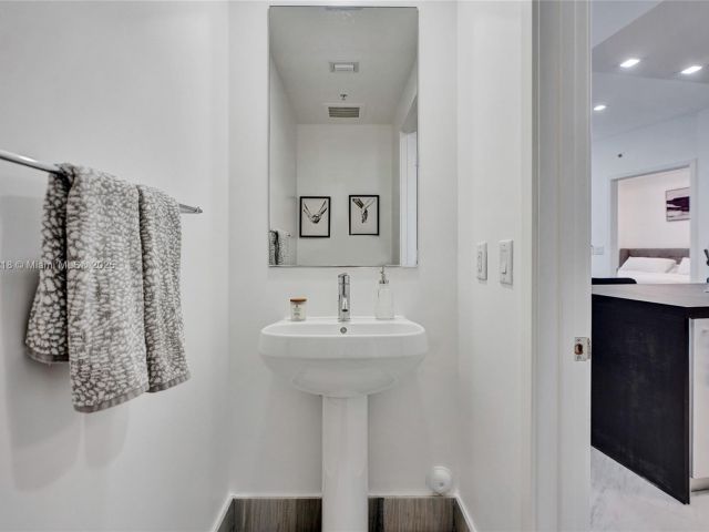 Apartment for sale  Unit #808 - photo 6034064