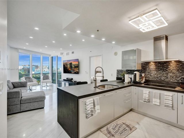 Apartment for sale  Unit #808 - photo 6034080