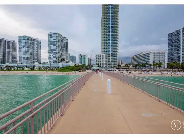 3-bedroom condo for sale in Sunny Isles Beach - 16699 COLLINS AVE 3601 - MondialRealty