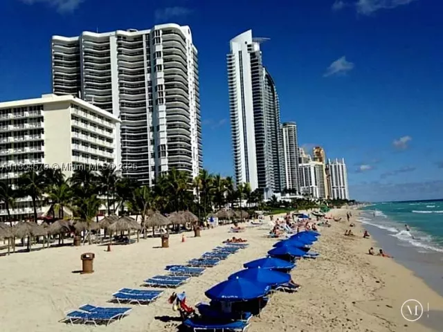 3-bedroom condo for sale in Sunny Isles Beach - 16699 COLLINS AVE 3601 - MondialRealty