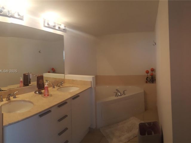 Apartment for sale  Unit #3601 - photo 6033130