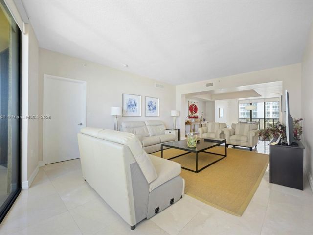 Apartment for sale  Unit #1202 - photo 6033538