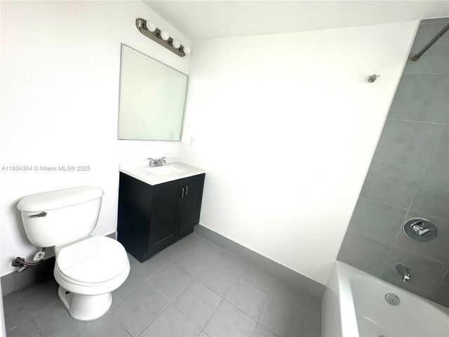 Apartment for sale  Unit #1605 - photo 6039658