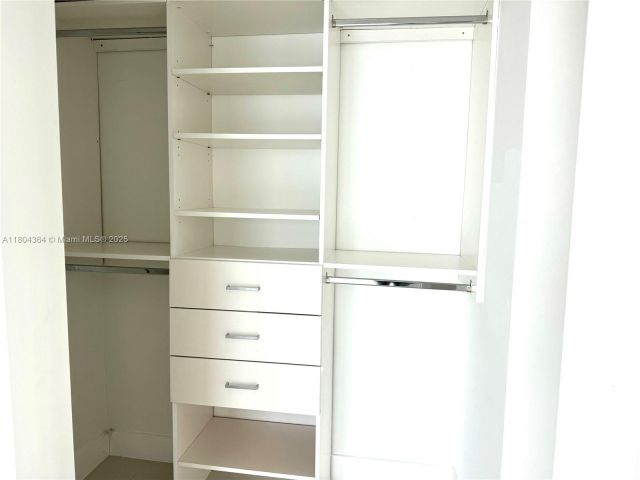 Apartment for sale  Unit #1605 - photo 6039666