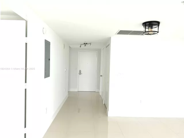 2-bedroom condo for sale in Miami - 92 SW 3rd St 1605 - MondialRealty