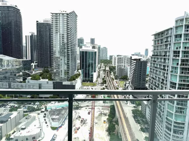 2-bedroom condo for sale in Miami - 92 SW 3rd St 1605 - MondialRealty