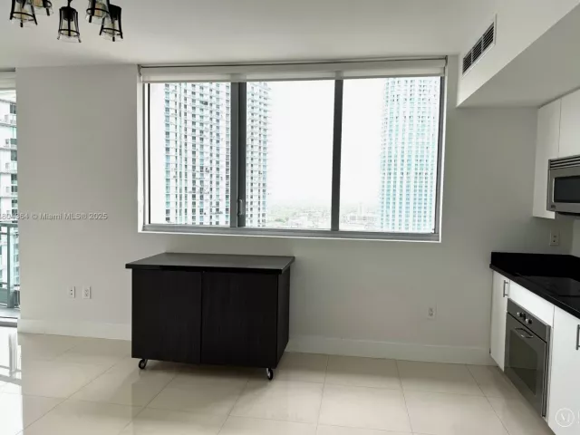 2-bedroom condo for sale in Miami - 92 SW 3rd St 1605 - MondialRealty