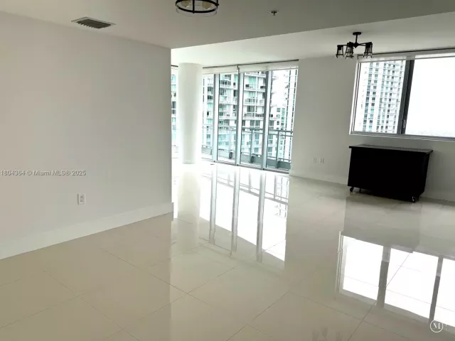 2-bedroom condo for sale in Miami - 92 SW 3rd St 1605 - MondialRealty