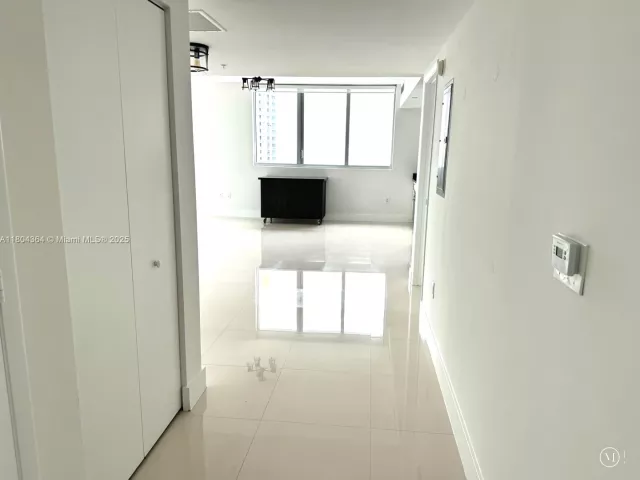 2-bedroom condo for sale in Miami - 92 SW 3rd St 1605 - MondialRealty
