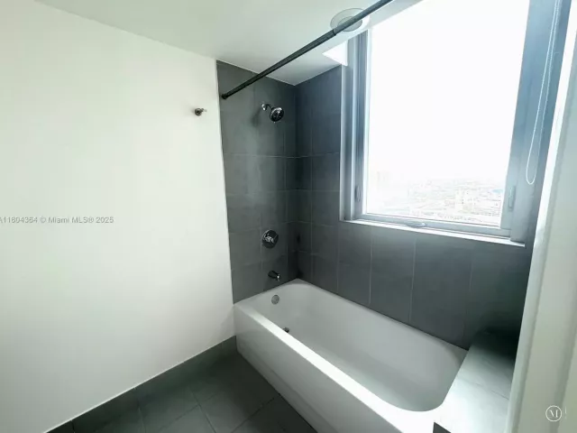 2-bedroom condo for sale in Miami - 92 SW 3rd St 1605 - MondialRealty