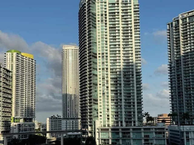 2-bedroom condo for sale in Miami - 92 SW 3rd St 1605 - MondialRealty