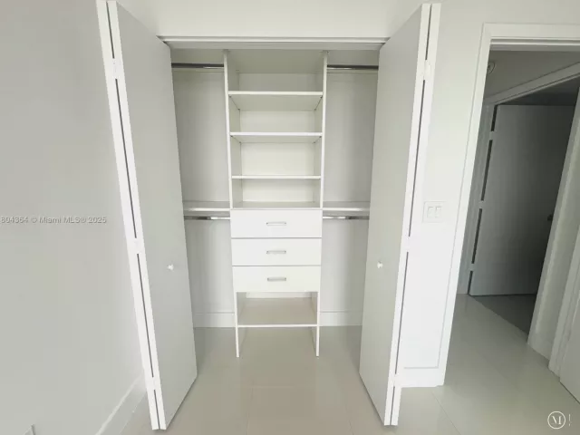 2-bedroom condo for sale in Miami - 92 SW 3rd St 1605 - MondialRealty