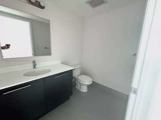 2-bedroom condo for sale in Miami - 92 SW 3rd St 1605 - MondialRealty
