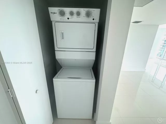 2-bedroom condo for sale in Miami - 92 SW 3rd St 1605 - MondialRealty