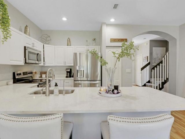 Home for rent at 6086 Seminole Gardens Circle - photo 6083707