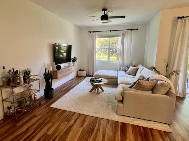 Home for rent at 6086 Seminole Gardens Circle - photo 6083709