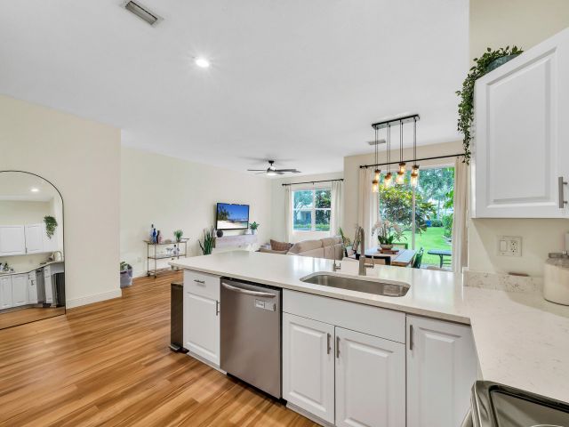 Home for rent at 6086 Seminole Gardens Circle - photo 6159370