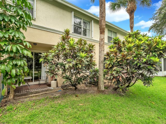 Home for rent at 6086 Seminole Gardens Circle - photo 6159372