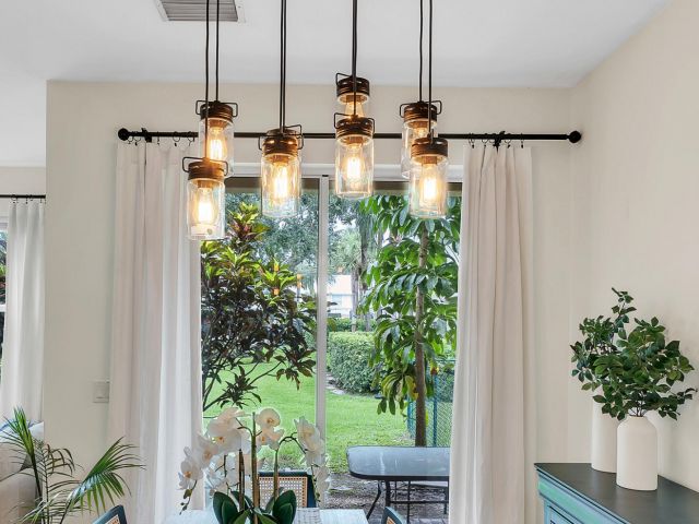 Home for rent at 6086 Seminole Gardens Circle - photo 6159373