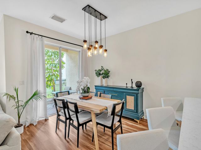 Home for rent at 6086 Seminole Gardens Circle - photo 6159374