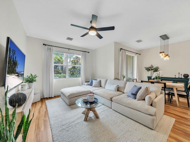 Home for rent at 6086 Seminole Gardens Circle - photo 6159375