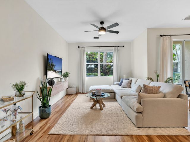 Home for rent at 6086 Seminole Gardens Circle - photo 6159376