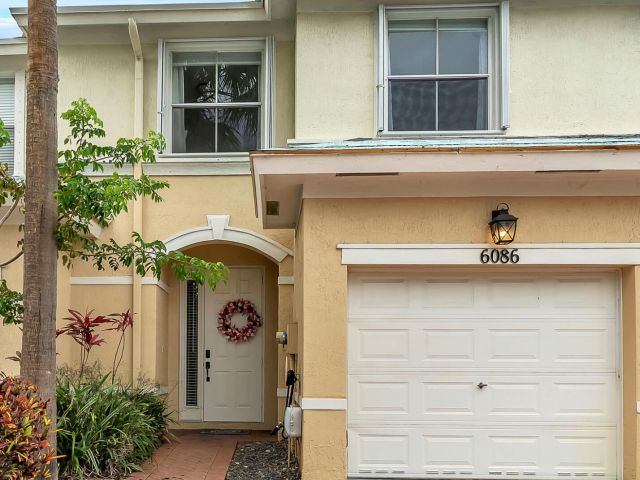 Home for rent at 6086 Seminole Gardens Circle - photo 6159377