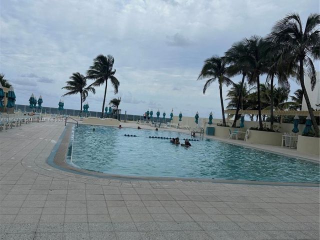 1-bedroom condo for rent in Hollywood - 2501 S Ocean Dr 1228 - MondialRealty
