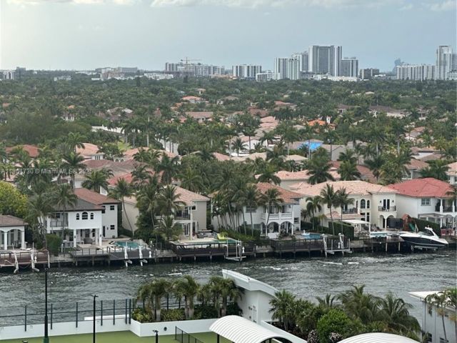 1-bedroom condo for rent in Hollywood - 2501 S Ocean Dr 1228 - MondialRealty