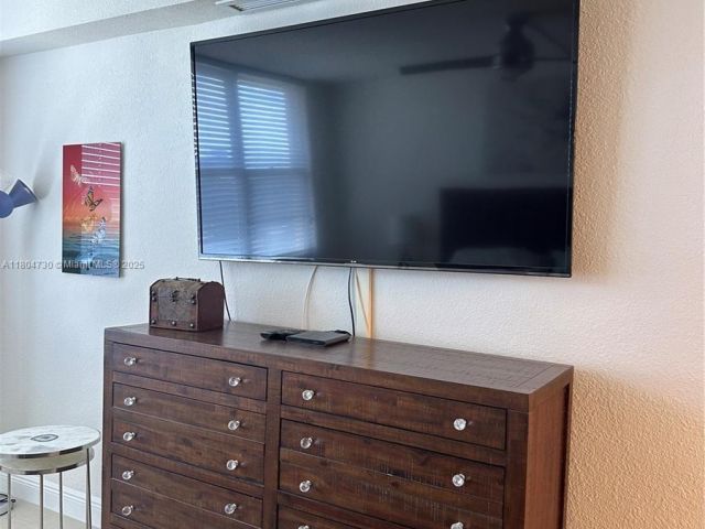 1-bedroom condo for rent in Hollywood - 2501 S Ocean Dr 1228 - MondialRealty