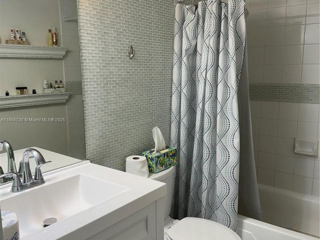 1-bedroom condo for rent in Hollywood - 2501 S Ocean Dr 1228 - MondialRealty