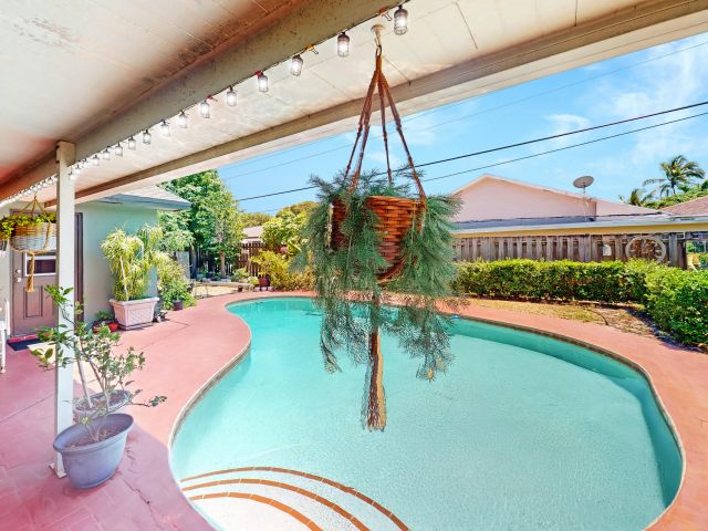 Home for sale at 1630 40th Street - photo 6034573