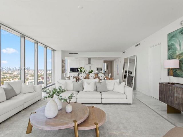 Apartment for sale  Unit #3903 - photo 6045950