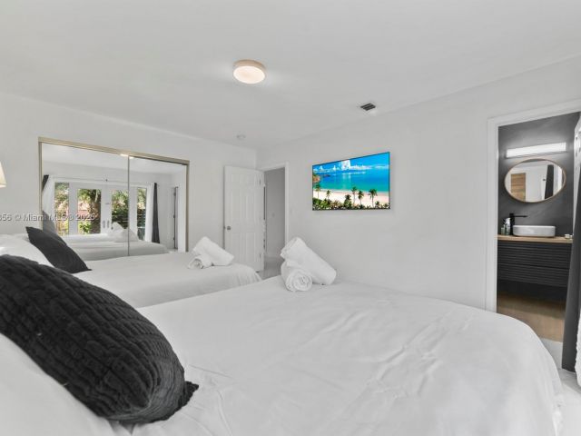 Home for rent at 1631 N 29th Ct - photo 6033602