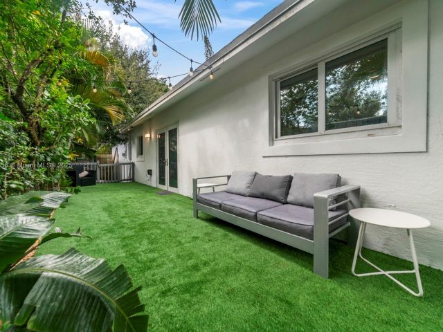 Home for rent at 1631 N 29th Ct - photo 6033616