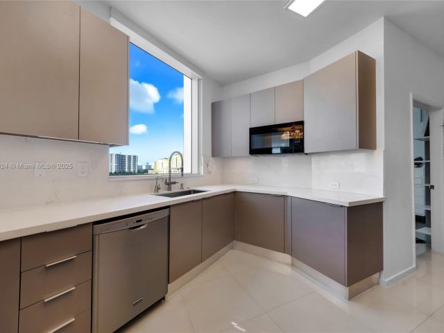 Apartment for sale  Unit #602 - photo 6063733