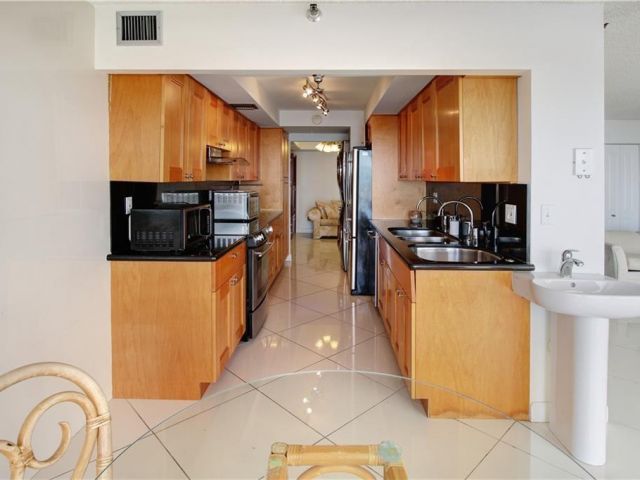 Apartment for rent  Unit #1401 - photo 6035826