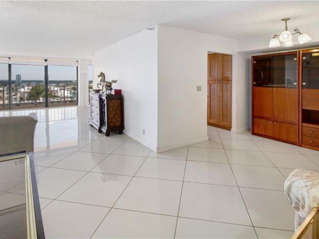 Apartment for rent  Unit #1401 - photo 6035829