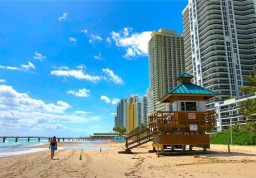 Apartment #1401 at Winston Tower 700